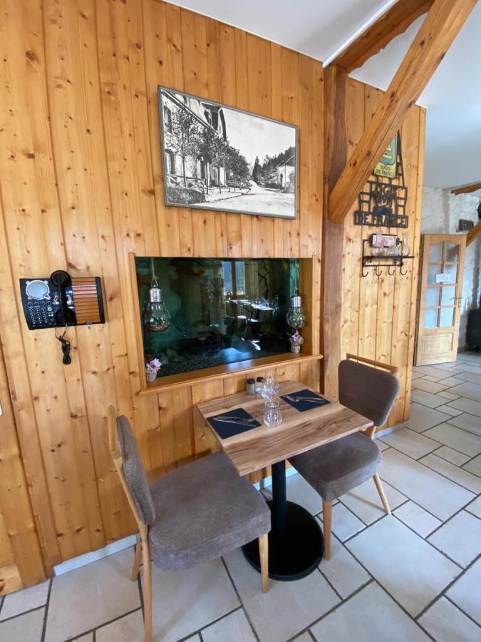 Hotel Restaurant Des Lacs Chaux-des-Crotenay Exterior photo